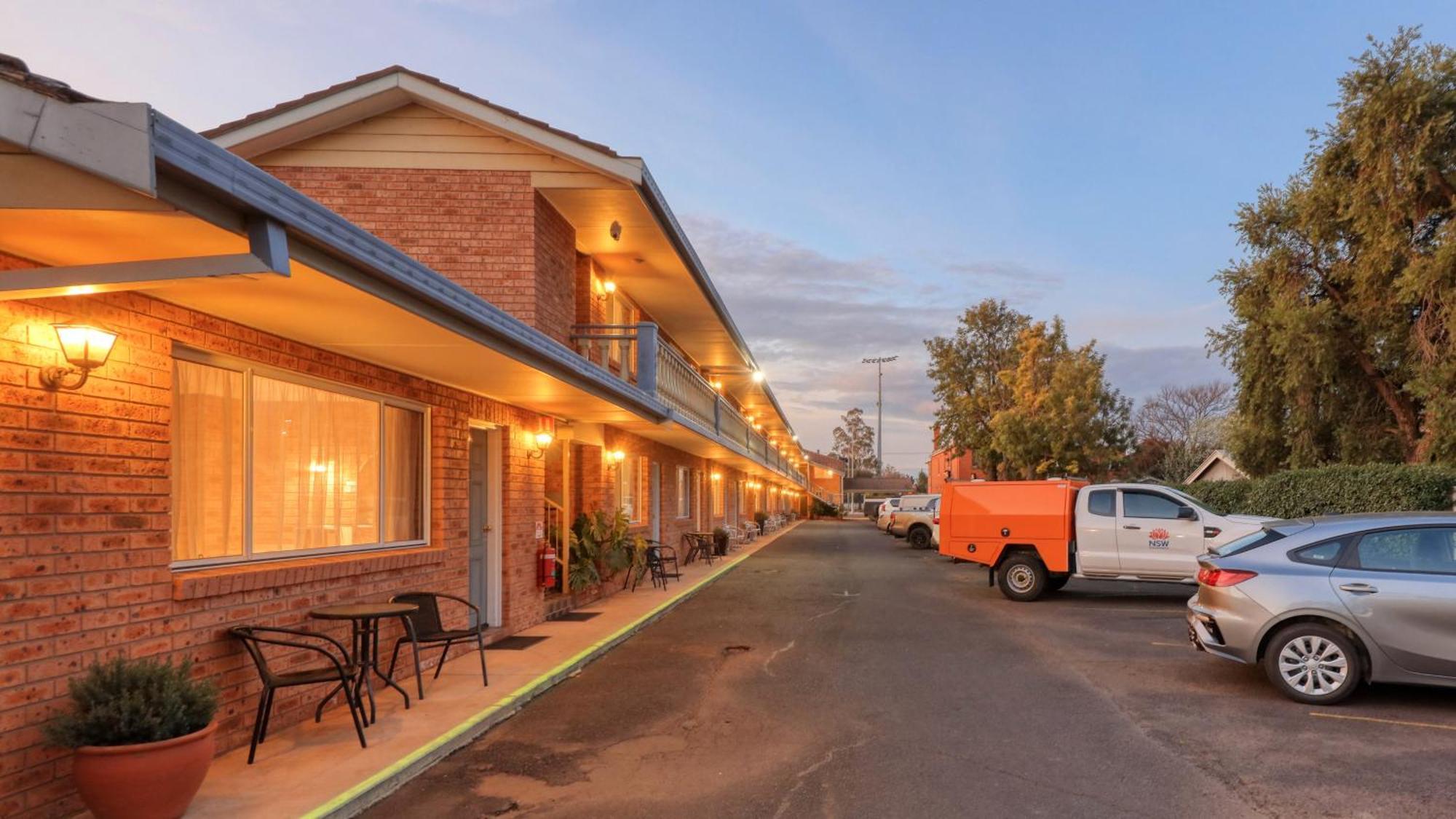 Blue Diamond Motor Inn ダボ エクステリア 写真